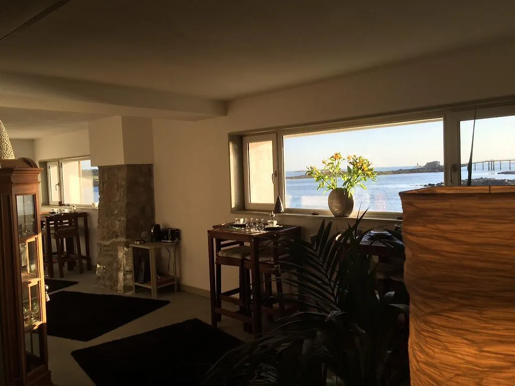 Un Balcon Sur La Mer Bed and Breakfast Roscoff